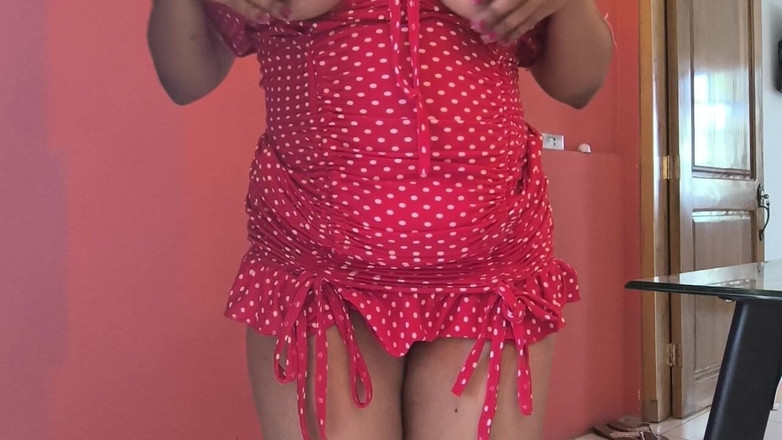 PATY PATY: La madrastra más sexy mostrando su coño a sus vecinos