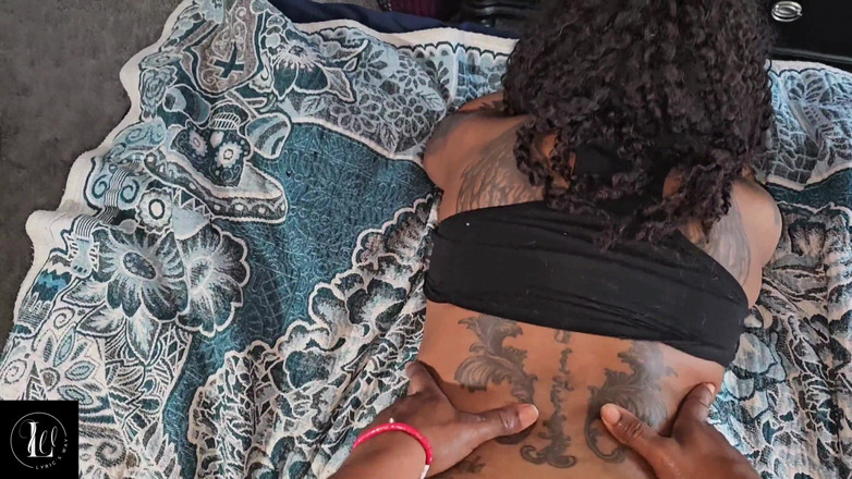 LyricsWay: Bakış açısı büyük zenci çift sikişiyor ve sigara içiyor