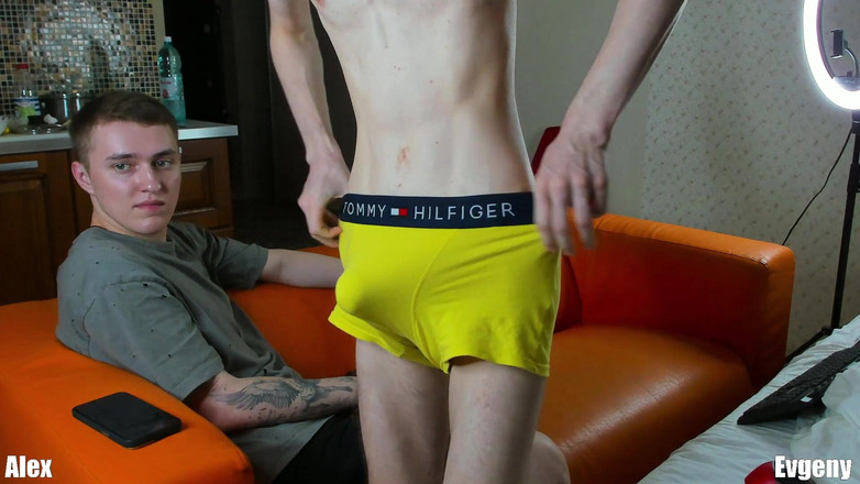 Morflot24: Потрясти свою Анаконду і змусити член вашого друга текти з вашого погляду!