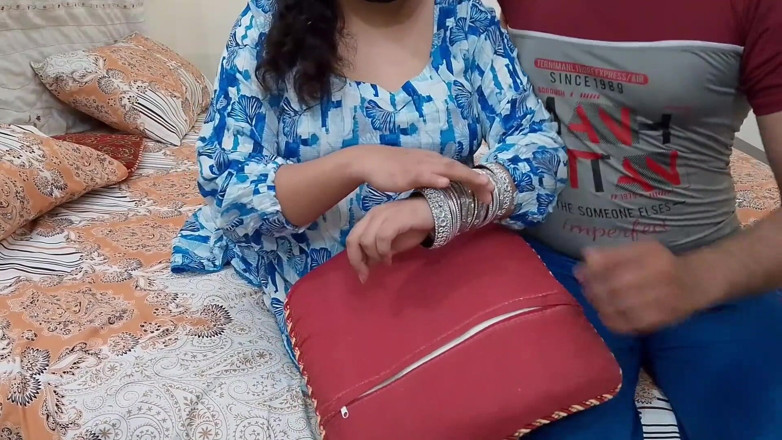 QueenbeautyQB: Девушка приглашает своего бойфренда к себе домой, потому что ее муж за границей