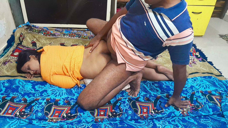 Hot Indian Aunty: Seductive Indian Aunty &amp; Her Husband Private Porn