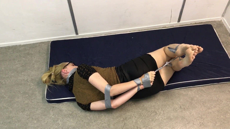 Restricting Ropes: Ariel Anderssen, tù nhân luật sư