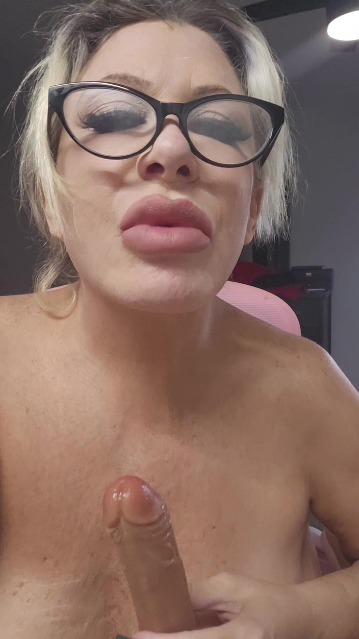 Claudia Marie: Gilf zuigt en praat