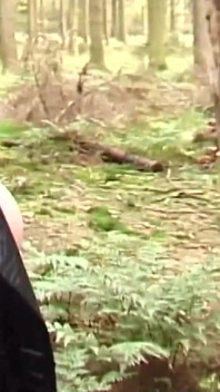 İri göğüslü genç erkek avcısı kadın itaatkar oluyor