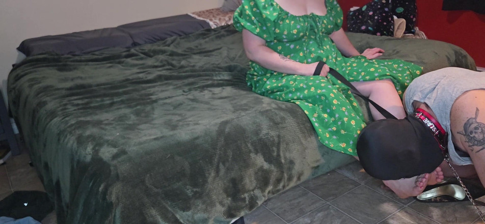 GingerFeet: 그녀의 보지를 빨아주는 거유 밀프