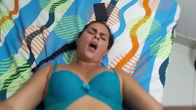 Kanu Eel: Heiße Stiefmutter in Dessous lässt mich mit ihrer Muschi spielen