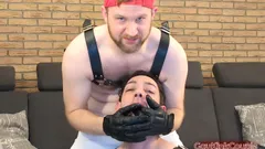 Spuck- und Spermaspiele mit Lederhandschuhen
