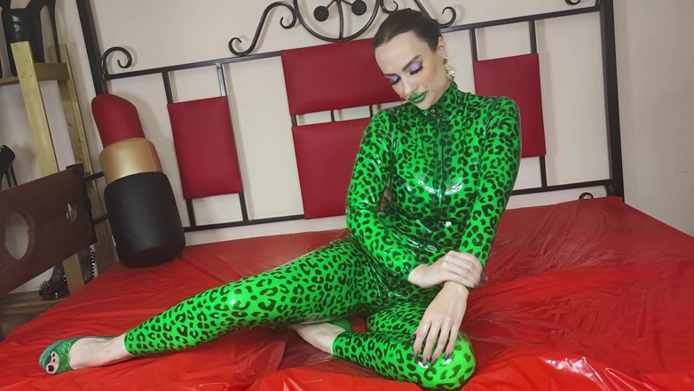 Princess18: I Seduce You with My Glossy Green Minty Lips and...