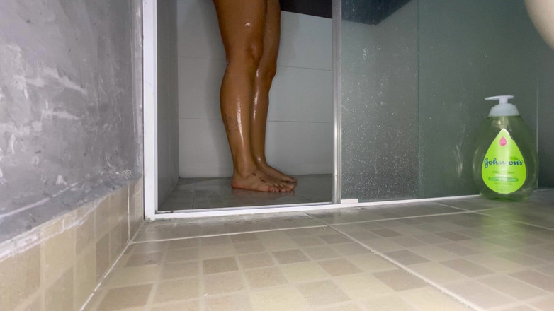 La Lucero Fetish: 一緒にとても熱いシャワーを浴びましょう