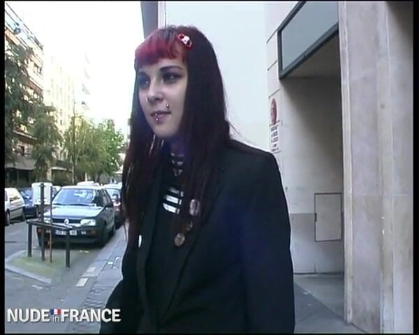 La France a Poil: Sonia the rebellious gothic will melt under the cock strokes...