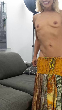 Lahmes tanzen reicht für diese burlesque-tänzerin nicht, sie will schwanz in ihre reife muschi