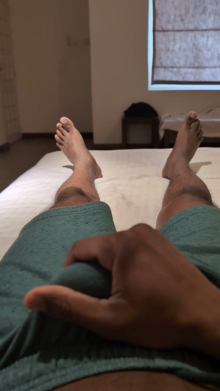 Mrhorny4u96: Ateşli adam büyük boşalmaya kadar kendi boşalma öncesi ile mastürbasyon yapıyor