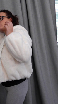 可爱的继女说服热辣的继母参加禁忌狂欢！