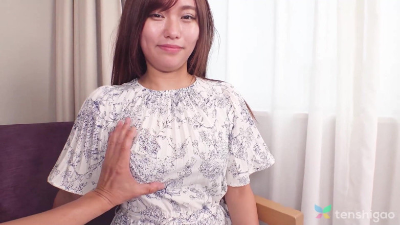 Tenshigao: Mimi Inamura Shows Us Her Shaved Pussy in Her First...