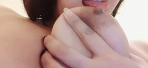 katha: Joven lesbiana bisexual folla todo, incluido su rico coño