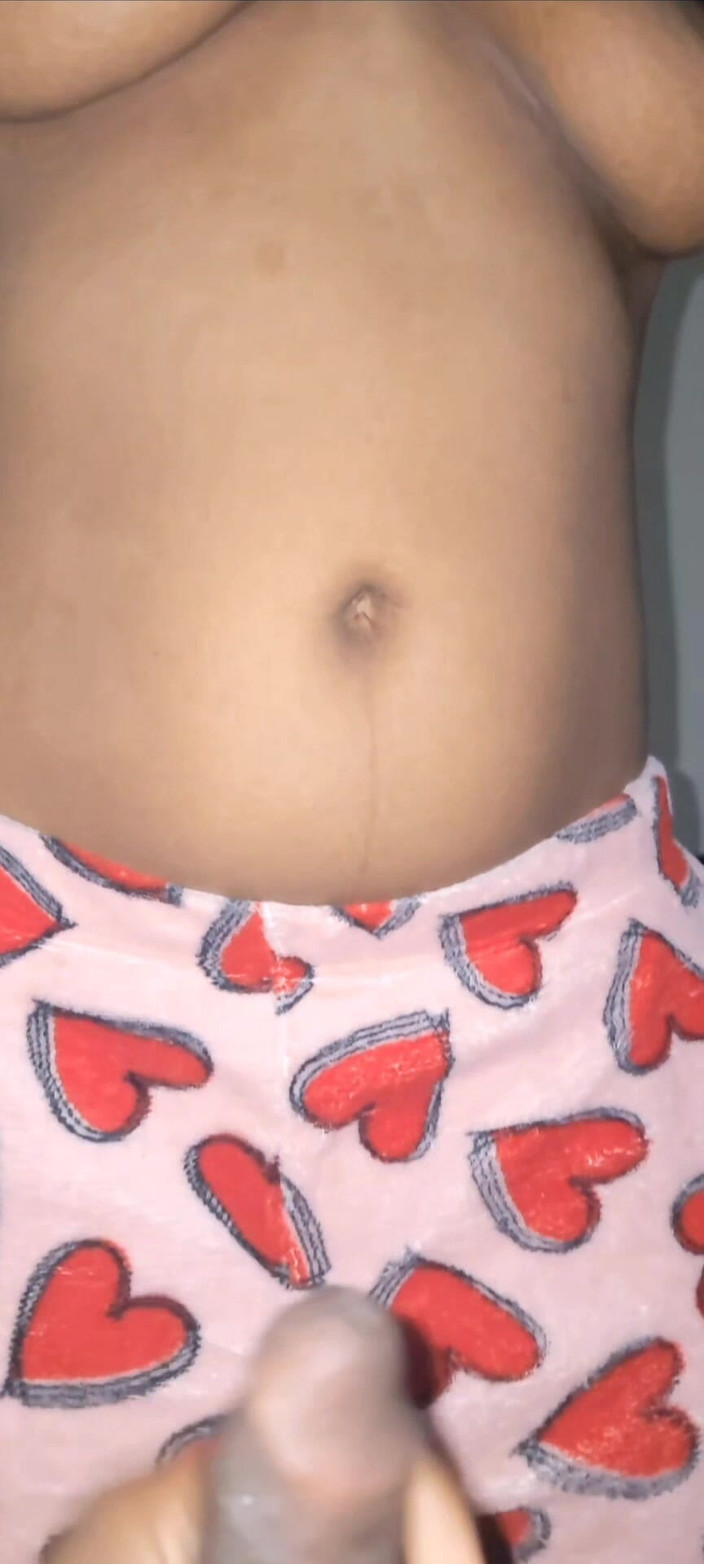 Themeatz: Perempuan jalang melatih awek montel eboni menghisap kote hitam besar...