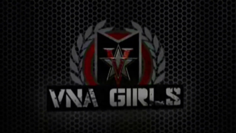 Julia Ann: 放荡的julia Ann插她的男孩玩具！