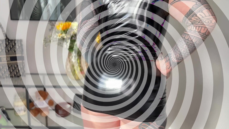 Miss Valentina: Bị quyến rũ vào sự phục tùng mê hoặc