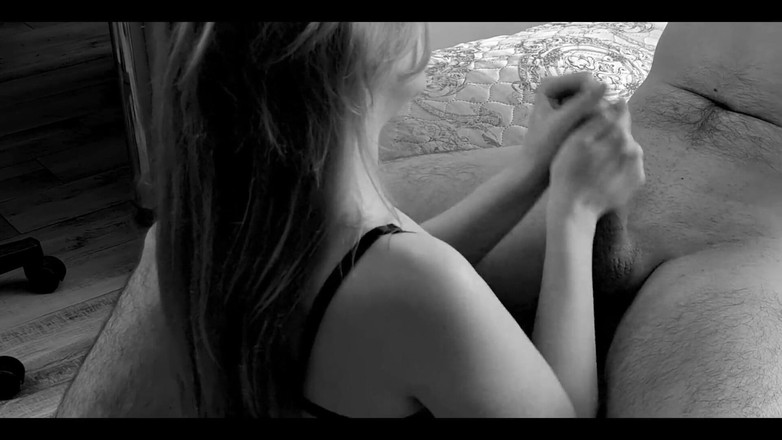 lipsyjull: 一个男人在自拍色情片中操一个大屁股女孩