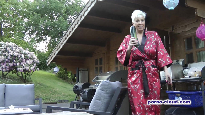 Porno Cloud: Czas na basenie Vanessasa