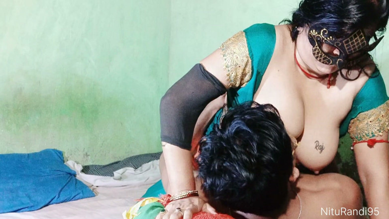 NituRandi94: Sexy indiana godendo il sesso con il giovane ragazzo hindi...