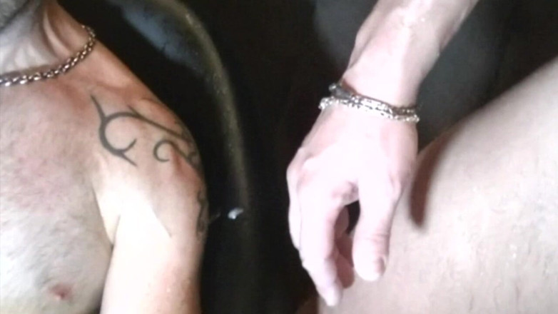 Latino Fucker: Gangbang mezi svalnatým chlapem