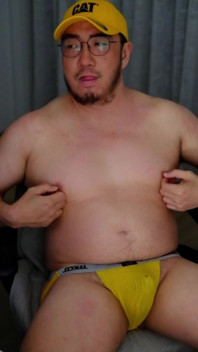 Urs asiatic porc pișat înmuiere murdar și împuțit purtat Jockstraps galben