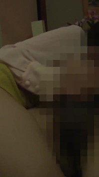成熟した主婦:深いキスと手コキ