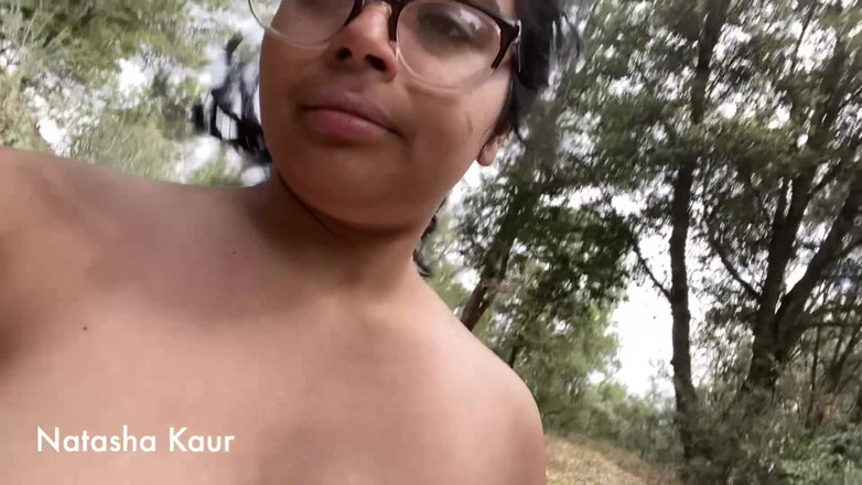 Natasha Kaur: Ga met me mee op een naaktwandeling die bijna betrapt...