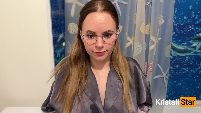Russian Mommy: Madrastra cariño chica encuentra una razón para follar a su...
