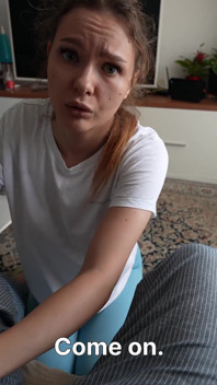 Hushållerskan Är Beredd Att Göra Vad Som Helst För Att Behålla Sitt Jobb