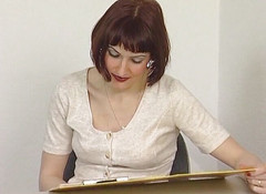 Redhead Addiction: Quente secretária alemã fodida no cu