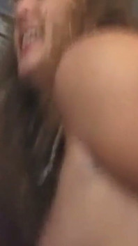 Gagici mature excitate cu degetul pizde umede care picură în petrecere sălbatică