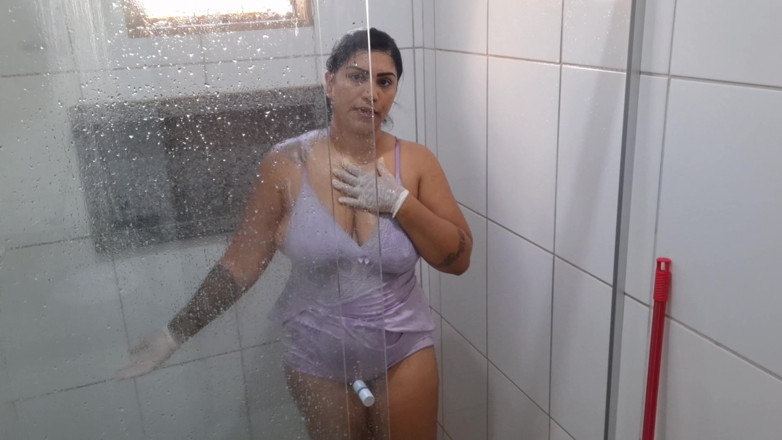 Casal Mattos: Bathroom Slut: My Sweaty Wife Shows off and Flashes Her...