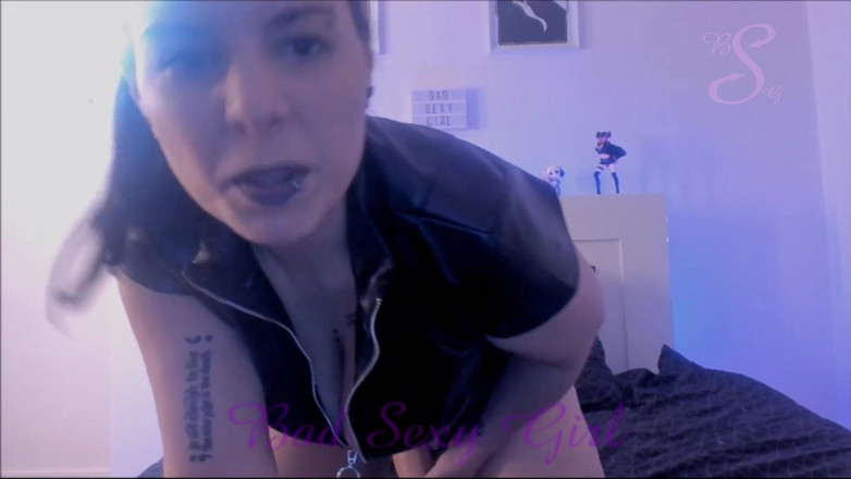 Bad Sexy Girl: 002 - Upokorzenie małego penisa w stroju domina