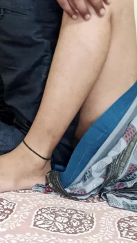 Indická žena v domácnosti bhabhi má sex s nevlastním bratrem