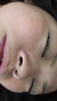 Japonská holka dostane její chlupatou kundičku naráženou amatérským mužem v různých polohách