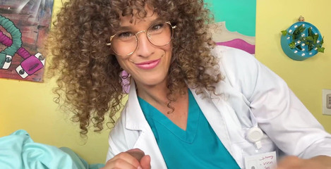 VibeWithMommy: ユダヤ人の医者のママは割礼が大好きです ユダヤ人の医者のママはあなたに割礼を与えることによってあなたを罰します!