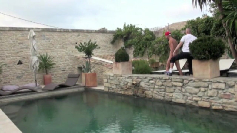 YOUNG FRENCH DUDES FUCKERS: Jo fucked in the car by Enzo