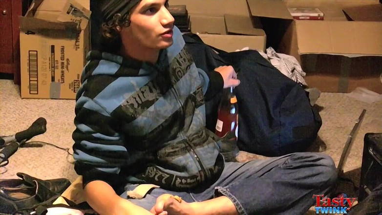 Tasty Twink: Prsty na nohou