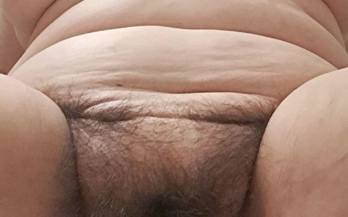 Mommy big hairy pussy: Milf muestra con movimientos pelvianos cómo le gusta follar