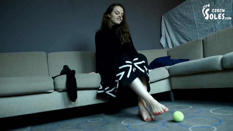 Czech Soles - foot fetish content: Kaki telanjang yang menakjubkan seorang awek muda nakal!
