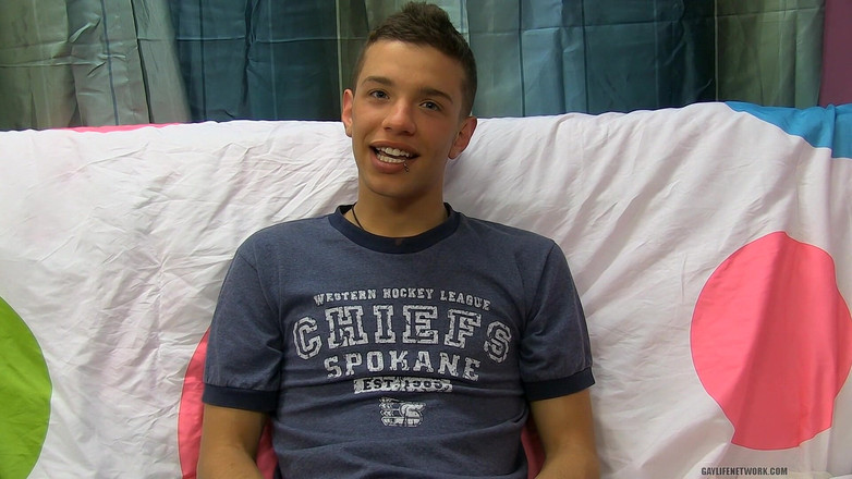 Lollipop Twinks: Ryan Sharp ile tüm gülümsüyor