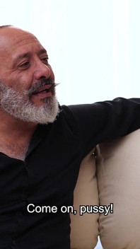 Patronun karısı Kari Cachonda ve Paco Leon ve Memo Inclan'ı sikiyor