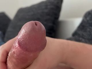 Masturbator studio: Besneden pik - close-up van een orgasme