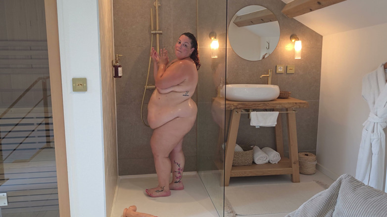 abricot sucree: Me masturbo en la ducha