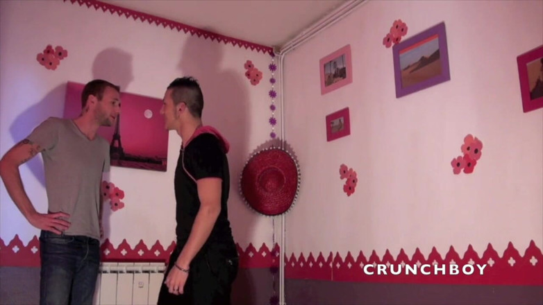 Crunch Boy: Mike zerżnięty przez prostego pracownika