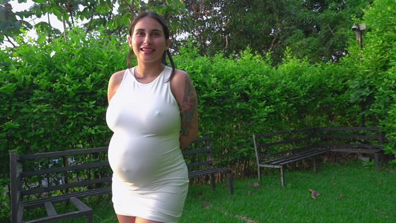 Jenifer Play: Challenge in a Park: Pregnant Girl Agrees to Use an...