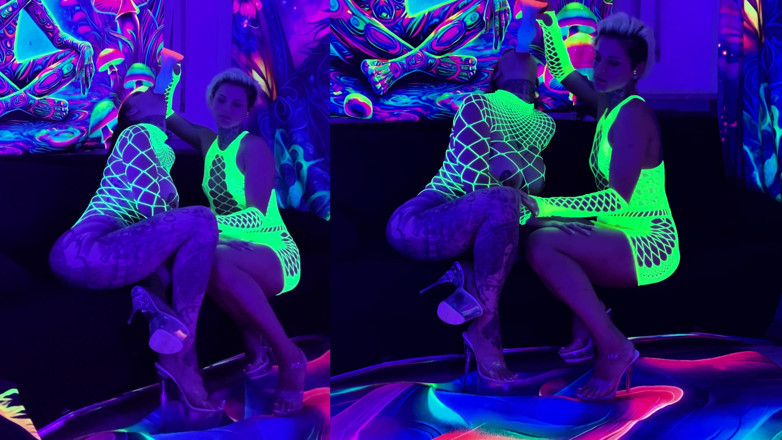 MissAlessaMilano: Neon Light with 2 Crazy Girls