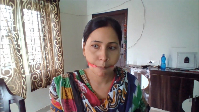 Selfgags classic: Kiraneya tejpade för första gången!